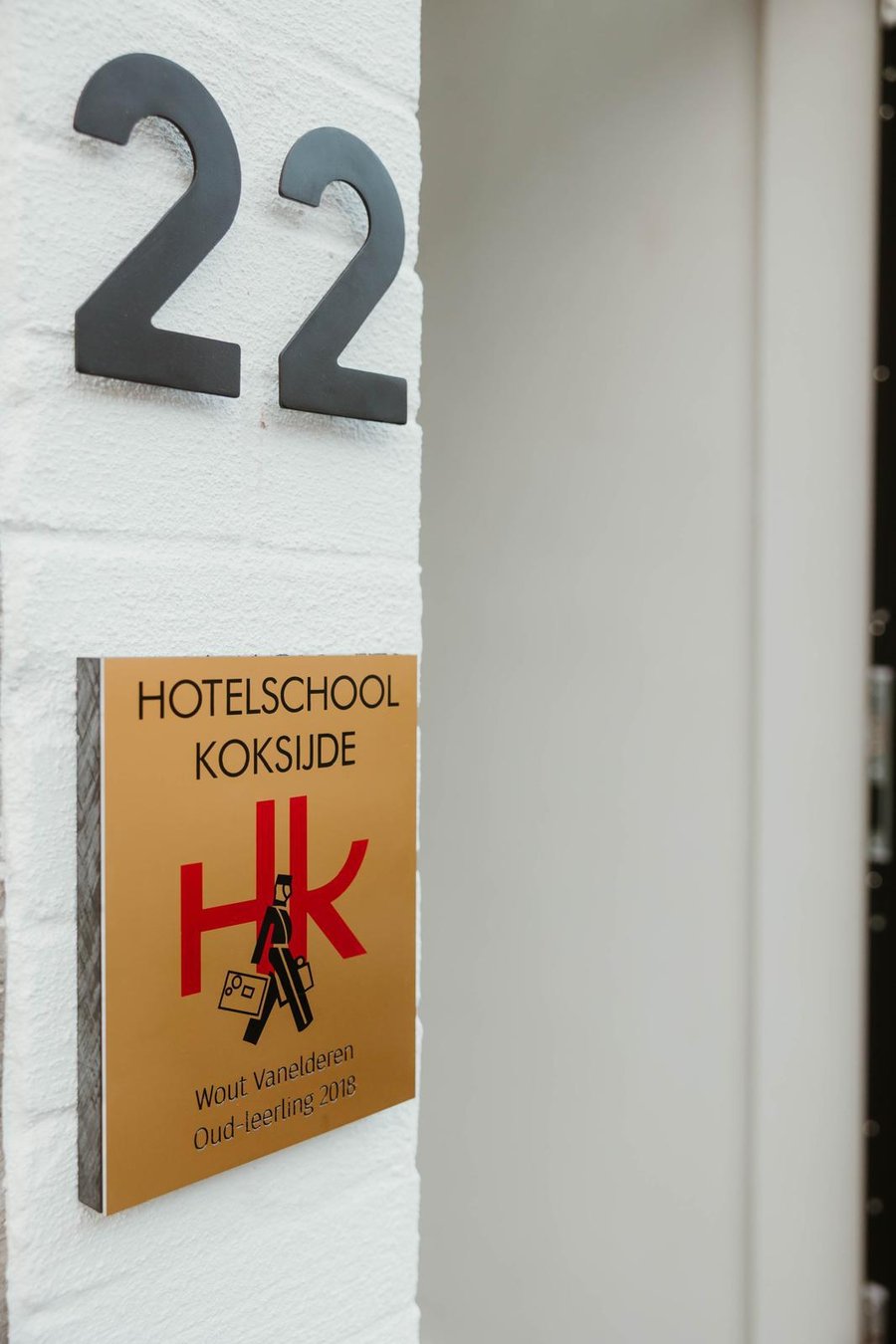 Erkenning van Hotelschool Koksijde, waar de chef van A'muze22, Wout Vanelderen, een oud-leerling is
